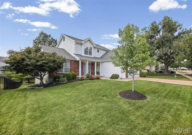 Photo 3 of Single family home for sale at 9757 Tesson Crk Ests Dr, Saint Louis, MO 63123 | MLS# MIS26062879 | Listing updated on 2026-10-03