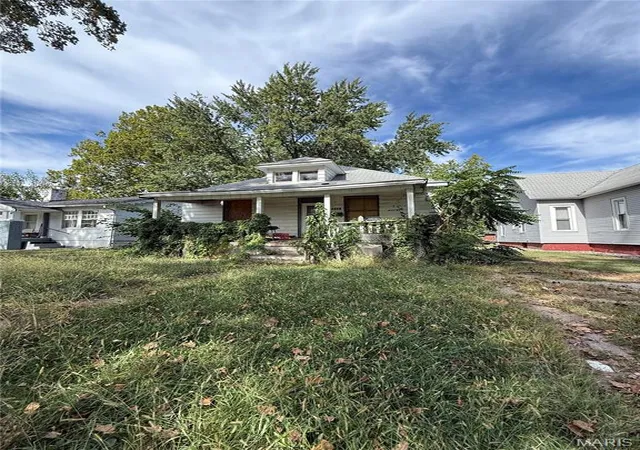 Photo 1 of Single family home for sale at 1096 W Green, Decatur, IL 62522 | MLS# MIS26062880 | Listing updated on 2026-09-29