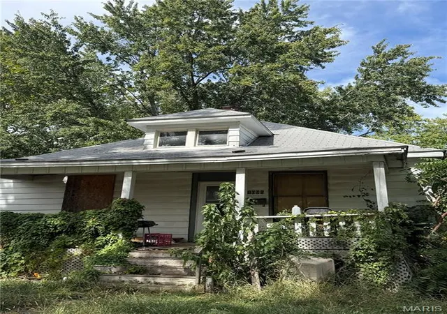 Photo 2 of Single family home for sale at 1096 W Green, Decatur, IL 62522 | MLS# MIS26062880 | Listing updated on 2026-09-29