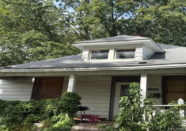 Photo 3 of Single family home for sale at 1096 W Green, Decatur, IL 62522 | MLS# MIS26062880 | Listing updated on 2026-09-29