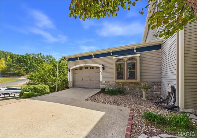 Photo 3 of Single family home for sale at 691 Bella Vista Dr, Jackson, MO 63755 | MLS# MIS26062881 | Listing updated on 2026-10-02