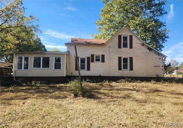 Photo 3 of Single family home for sale at 108 W Illinois St, Sorento, IL 62086 | MLS# MIS26062882 | Listing updated on 2026-10-13