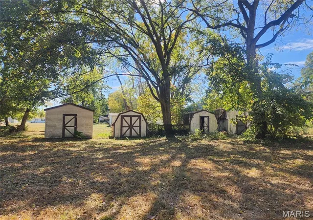 Photo 4 of Single family home for sale at 108 W Illinois St, Sorento, IL 62086 | MLS# MIS26062882 | Listing updated on 2026-10-13