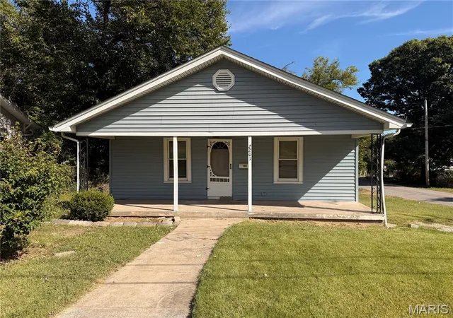 Photo 1 of Single family home for sale at 2201 Johnson St, Alton, IL 62002 | MLS# MIS26062888 | Listing updated on 2026-10-02