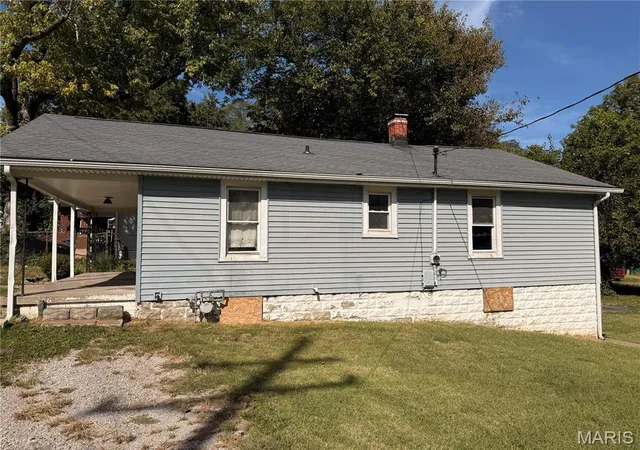 Photo 2 of Single family home for sale at 2201 Johnson St, Alton, IL 62002 | MLS# MIS26062888 | Listing updated on 2026-10-02