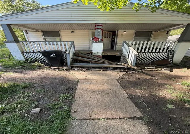 Photo 3 of Single family home for sale at 941 W Waggoner, Decatur, IL 62526 | MLS# MIS26062892 | Listing updated on 2026-09-29