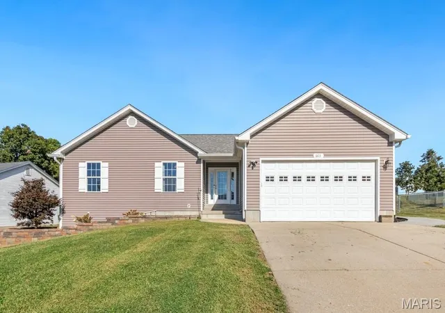 Photo 1 of Sale Pending at 603 Meadow Oaks Dr, Saint Clair, MO 63077 | MLS# MIS26062896 | Listing updated on 2026-10-07