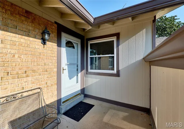 Photo 3 of Condo for sale at 987 Barbizon Dr, Manchester, MO 63021 | MLS# MIS26062898 | Listing updated on 2026-10-02