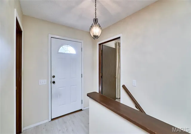 Listing Photo 4 - Condo for sale in building located at 987 Barbizon Dr, Manchester, MO 63021