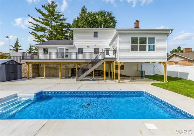 Photo 3 of Single family home for sale at 148 Spring Oaks Dr, Ballwin, MO 63011 | MLS# MIS26062899 | Listing updated on 2026-10-05