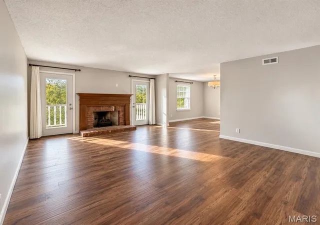 Photo 3 of Condo for sale at 2323 Manor Grv Dr #18, Chesterfield, MO 63017 | MLS# MIS26062909 | Listing updated on 2026-10-07