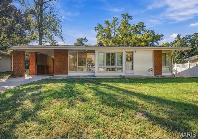 Photo 1 of Single family home for sale at 749 W Jewel Ave, Saint Louis, MO 63122 | MLS# MIS26062910 | Listing updated on 2026-10-26