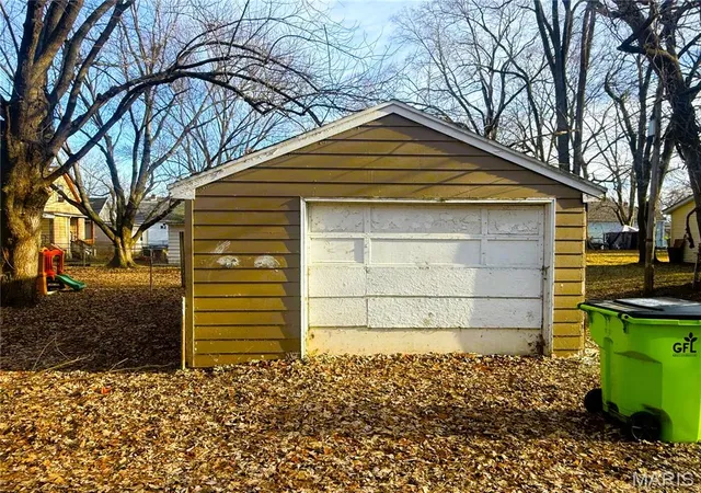 Photo 4 of Single family home for sale at 611 Haungs Ave, Peoria, IL 61603 | MLS# MIS26062912 | Listing updated on 2026-09-29