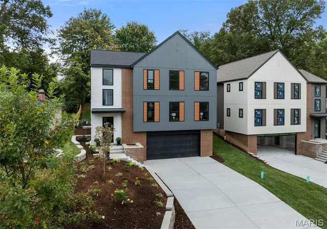 Photo 2 of Single family home for sale at 312 Oak Tree Dr, Saint Louis, MO 63119 | MLS# MIS26062915 | Listing updated on 2026-10-21