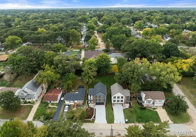 Photo 3 of Single family home for sale at 312 Oak Tree Dr, Saint Louis, MO 63119 | MLS# MIS26062915 | Listing updated on 2026-10-21