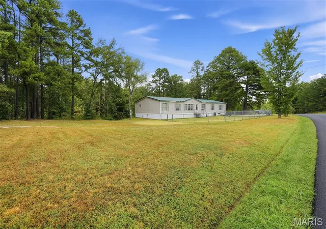 Photo 2 of Manufactured home for sale at 8275 Genevieve Church Rd, Sainte Genevieve, MO 63670 | MLS# MIS26062917 | Listing updated on 2026-10-02
