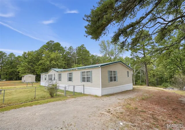Photo 3 of Manufactured home for sale at 8275 Genevieve Church Rd, Sainte Genevieve, MO 63670 | MLS# MIS26062917 | Listing updated on 2026-10-02