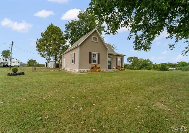 Photo 3 of Sale Pending at 2121 County Rd 362, New Bloomfield, MO 65063 | MLS# MIS26062922 | Listing updated on 2026-10-05