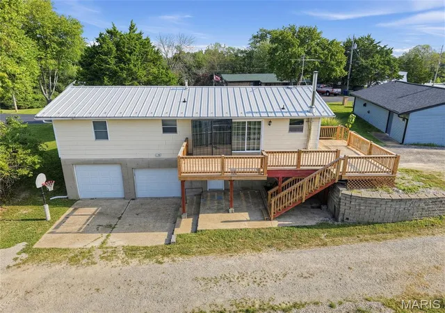 Photo 3 of Single family home for sale at 5904 Starlight Dr, High Ridge, MO 63049 | MLS# MIS26062923 | Listing updated on 2026-10-07