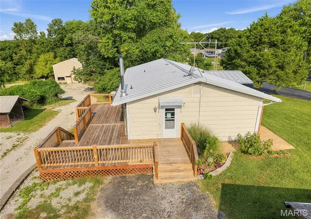 Photo 4 of Single family home for sale at 5904 Starlight Dr, High Ridge, MO 63049 | MLS# MIS26062923 | Listing updated on 2026-10-07