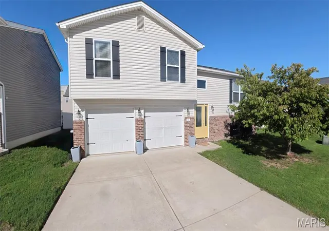 Photo 1 of Single family home for sale at 17 Faith Dr, Fairview Heights, IL 62208 | MLS# MIS26062925 | Listing updated on 2026-10-07