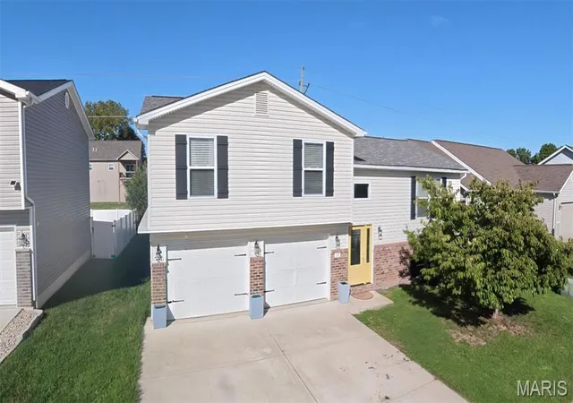 Photo 2 of Single family home for sale at 17 Faith Dr, Fairview Heights, IL 62208 | MLS# MIS26062925 | Listing updated on 2026-10-07