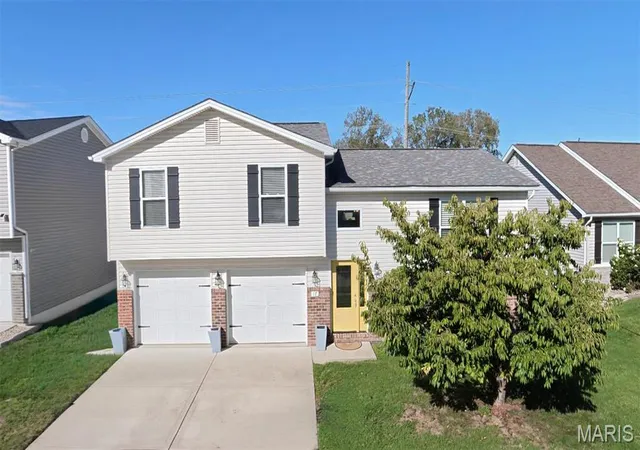 Photo 3 of Single family home for sale at 17 Faith Dr, Fairview Heights, IL 62208 | MLS# MIS26062925 | Listing updated on 2026-10-07