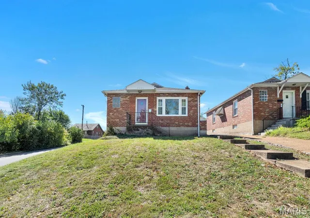 Photo 2 of Single family home for sale at 8400 Richard Ave, Saint Louis, MO 63132 | MLS# MIS26062929 | Listing updated on 2026-10-05