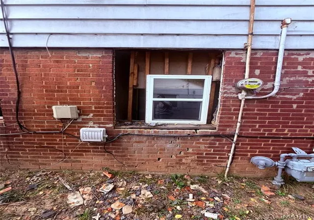 Photo 3 of Single family home for sale at 752 S Miller, Decatur, IL 62521 | MLS# MIS26062940 | Listing updated on 2026-09-30