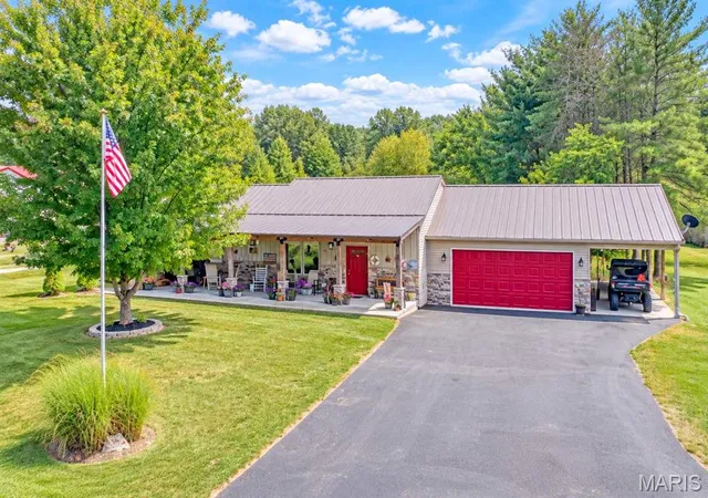 Photo 1 of Single family home for sale at 34 Getaway Ln, Murphysboro, IL 62966 | MLS# MIS26062949 | Listing updated on 2026-09-30