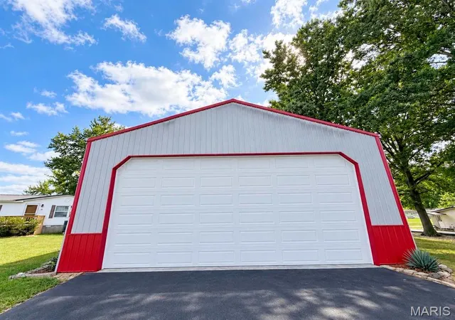 Photo 3 of Single family home for sale at 34 Getaway Ln, Murphysboro, IL 62966 | MLS# MIS26062949 | Listing updated on 2026-09-30