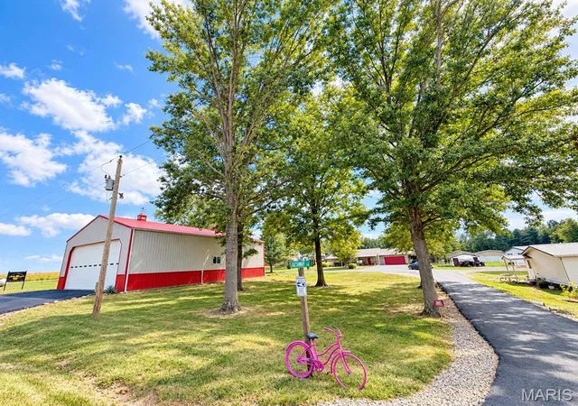 Photo 4 of Single family home for sale at 34 Getaway Ln, Murphysboro, IL 62966 | MLS# MIS26062949 | Listing updated on 2026-09-30