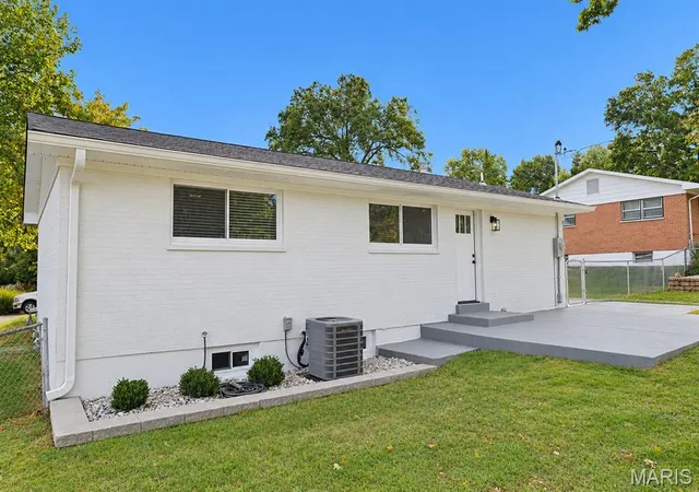 Photo 2 of Single family home for sale at 2337 Ritter Dr, Saint Louis, MO 63114 | MLS# MIS26062952 | Listing updated on 2026-10-04