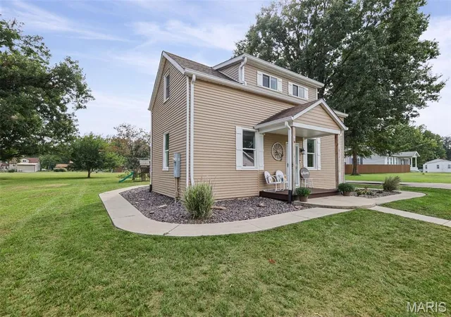 Photo 2 of Single family home for sale at 812 Washington St, Saint Libory, IL 62282 | MLS# MIS26062956 | Listing updated on 2026-10-05
