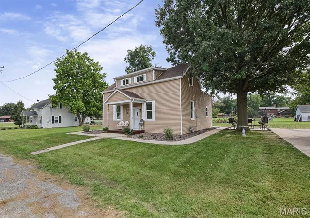 Photo 3 of Single family home for sale at 812 Washington St, Saint Libory, IL 62282 | MLS# MIS26062956 | Listing updated on 2026-10-05
