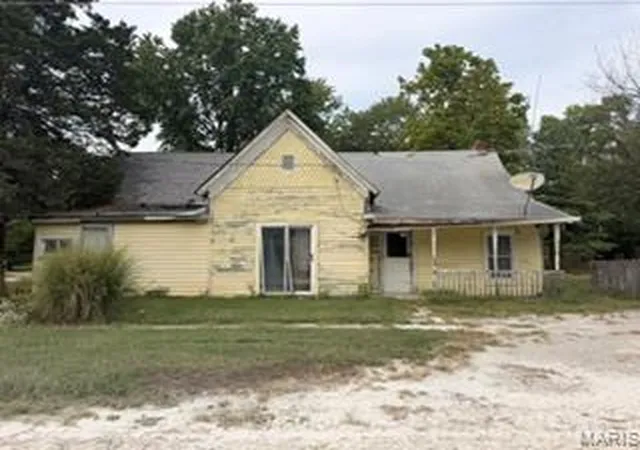 Photo 1 of Sale Pending at 201 Bellflower St, Bellflower, MO 63333 | MLS# MIS26062959 | Listing updated on 2026-10-06