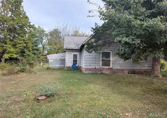 Photo 3 of Sale Pending at 201 Bellflower St, Bellflower, MO 63333 | MLS# MIS26062959 | Listing updated on 2026-10-06