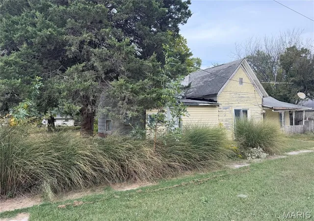 Photo 4 of Sale Pending at 201 Bellflower St, Bellflower, MO 63333 | MLS# MIS26062959 | Listing updated on 2026-10-06
