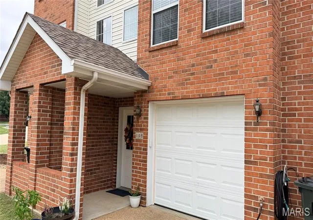 Photo 2 of Townhouse for sale at 108 Empson Dr, Valmeyer, IL 62295 | MLS# MIS26062960 | Listing updated on 2026-10-15
