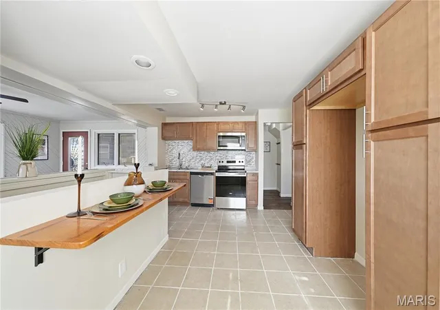 Photo 3 of Single family home for sale at 9719 Durham Dr, Saint Louis, MO 63137 | MLS# MIS26062962 | Listing updated on 2026-10-30