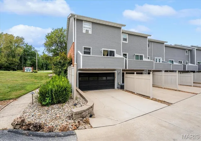 Photo 1 of Condo for sale at 300 Pine Lake Rd #1, Collinsville, IL 62234 | MLS# MIS26062963 | Listing updated on 2026-10-01