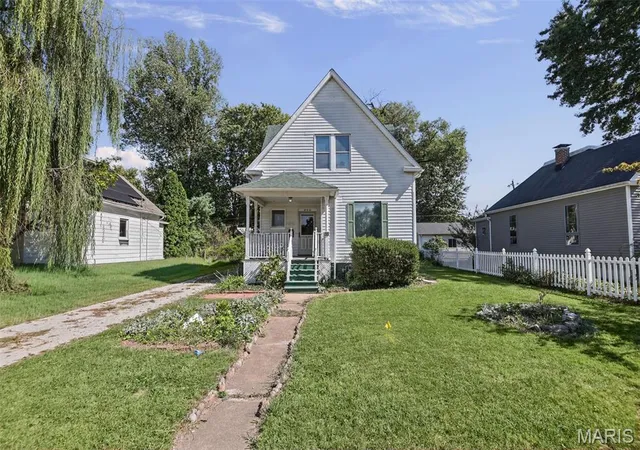 Photo 1 of Sale Pending at 850 Holyoake Rd, Edwardsville, IL 62025 | MLS# MIS26062964 | Listing updated on 2026-10-03