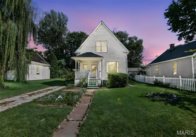 Photo 3 of Sale Pending at 850 Holyoake Rd, Edwardsville, IL 62025 | MLS# MIS26062964 | Listing updated on 2026-10-03