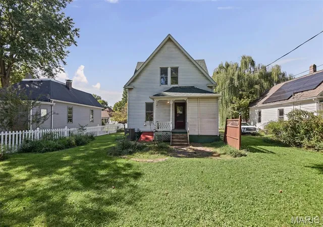 Photo 4 of Sale Pending at 850 Holyoake Rd, Edwardsville, IL 62025 | MLS# MIS26062964 | Listing updated on 2026-10-03