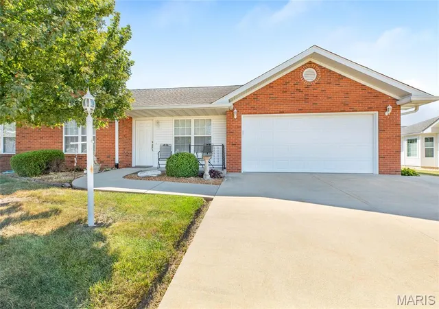 Single family home for sale at 118 Freedom Ln, Jerseyville, IL 62052 | MLS# MIS26062968