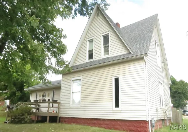 Photo 2 of Single family home for sale at 211 East S, Greenville, IL 62246 | MLS# MIS26062972 | Listing updated on 2026-10-02