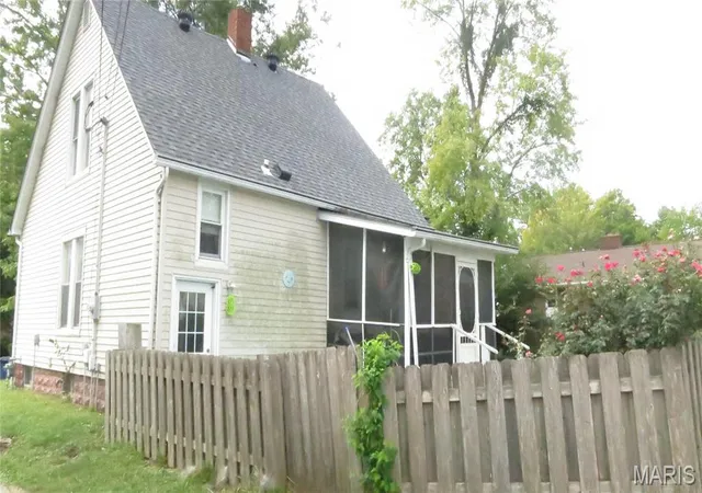 Photo 3 of Single family home for sale at 211 East S, Greenville, IL 62246 | MLS# MIS26062972 | Listing updated on 2026-10-02