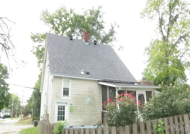 Photo 4 of Single family home for sale at 211 East S, Greenville, IL 62246 | MLS# MIS26062972 | Listing updated on 2026-10-02