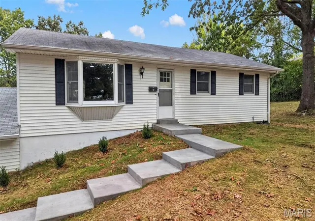 Photo 1 of Sale Pending at 37 Ackerman Rd, Winfield, MO 63389 | MLS# MIS26062973 | Listing updated on 2026-10-06
