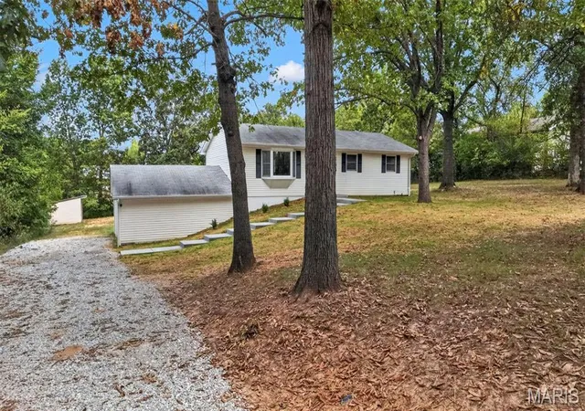 Photo 4 of Sale Pending at 37 Ackerman Rd, Winfield, MO 63389 | MLS# MIS26062973 | Listing updated on 2026-10-06